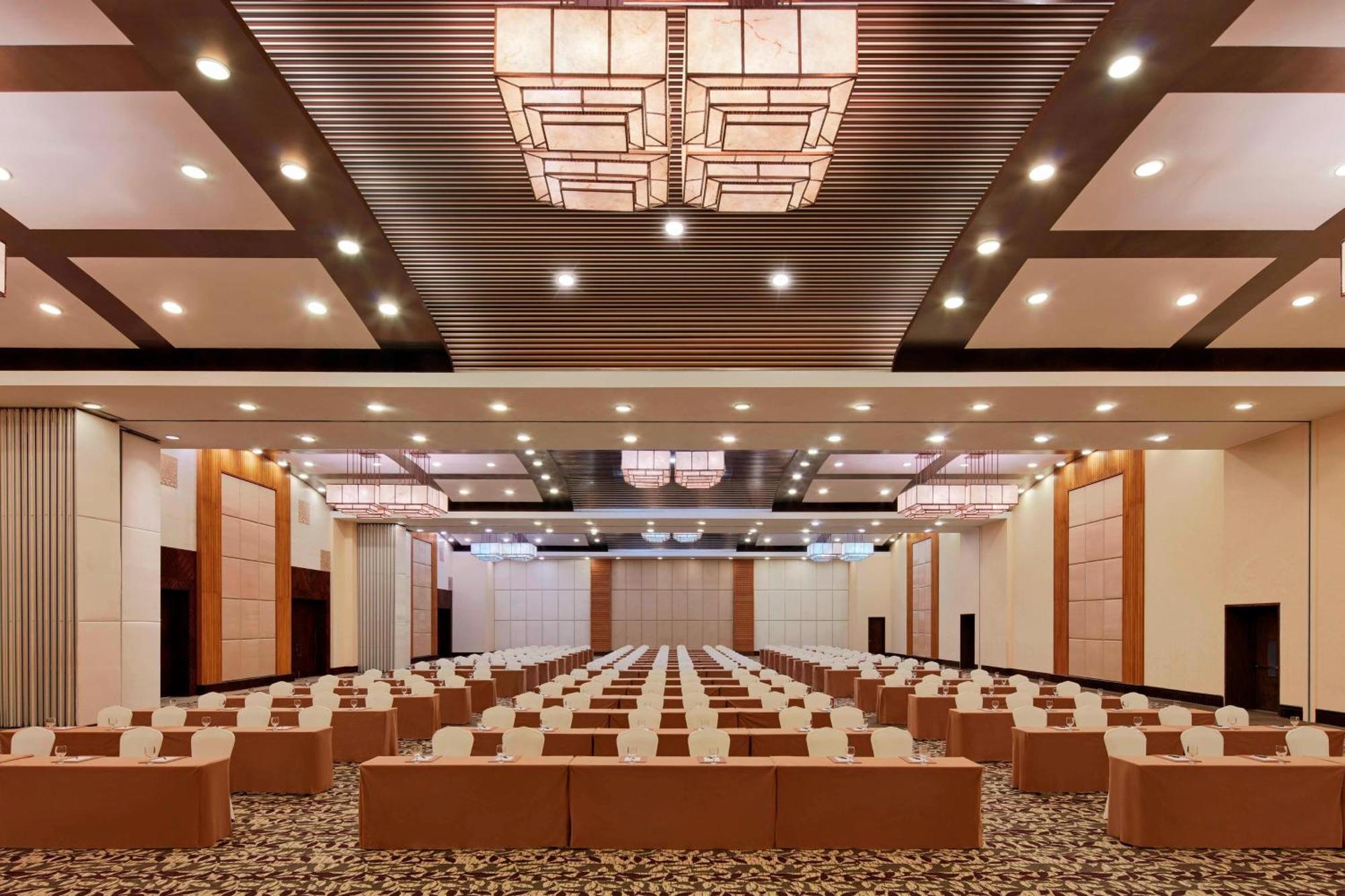 Sheraton Sanya Yalong Bay Resort Exterior photo